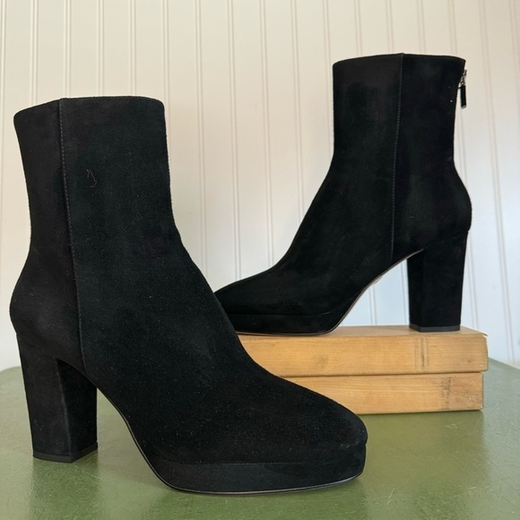 NWT Lola Cruz #045T30BK Chunky Heeled Zip-Back Boots in Black Suede - Picture 1 of 13